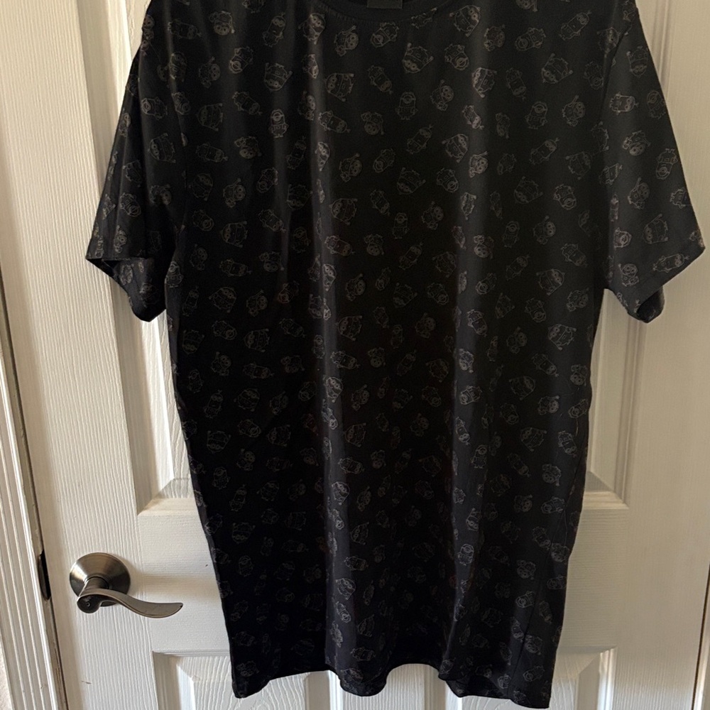 Elegant Black Patterned Men/Women’s Tee